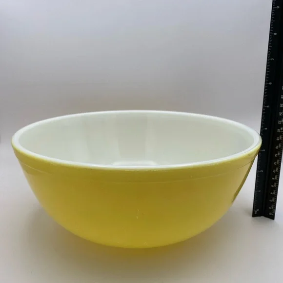 Pyrex Yellow Mixing Bowl #404 Primary Colors 4 Qt Large Nesting MCM Vintage - Picture 6 of 7